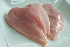 Cara Panggang Dada Ayam agar Juicy dan Tidak Kering 