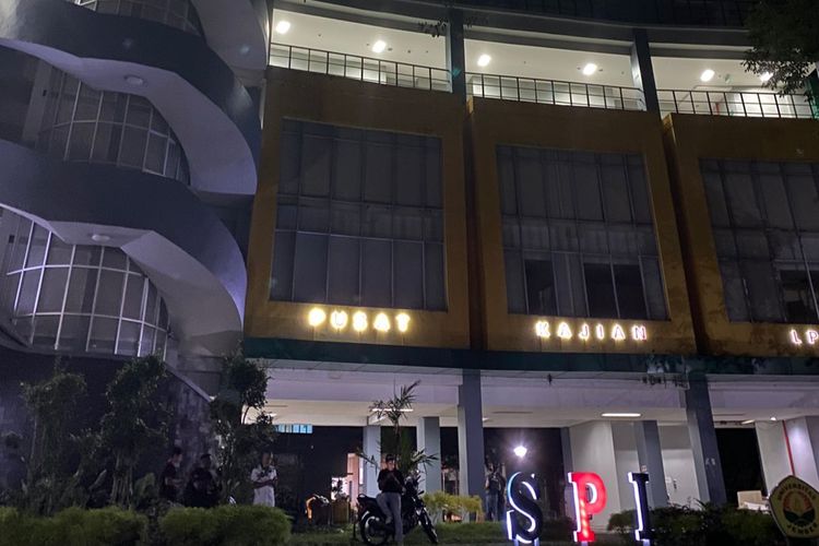 Gedung C-RiST Universitas Jember tempat mahasiswa jatuh hingga tewas pada Senin (23/12/2024)