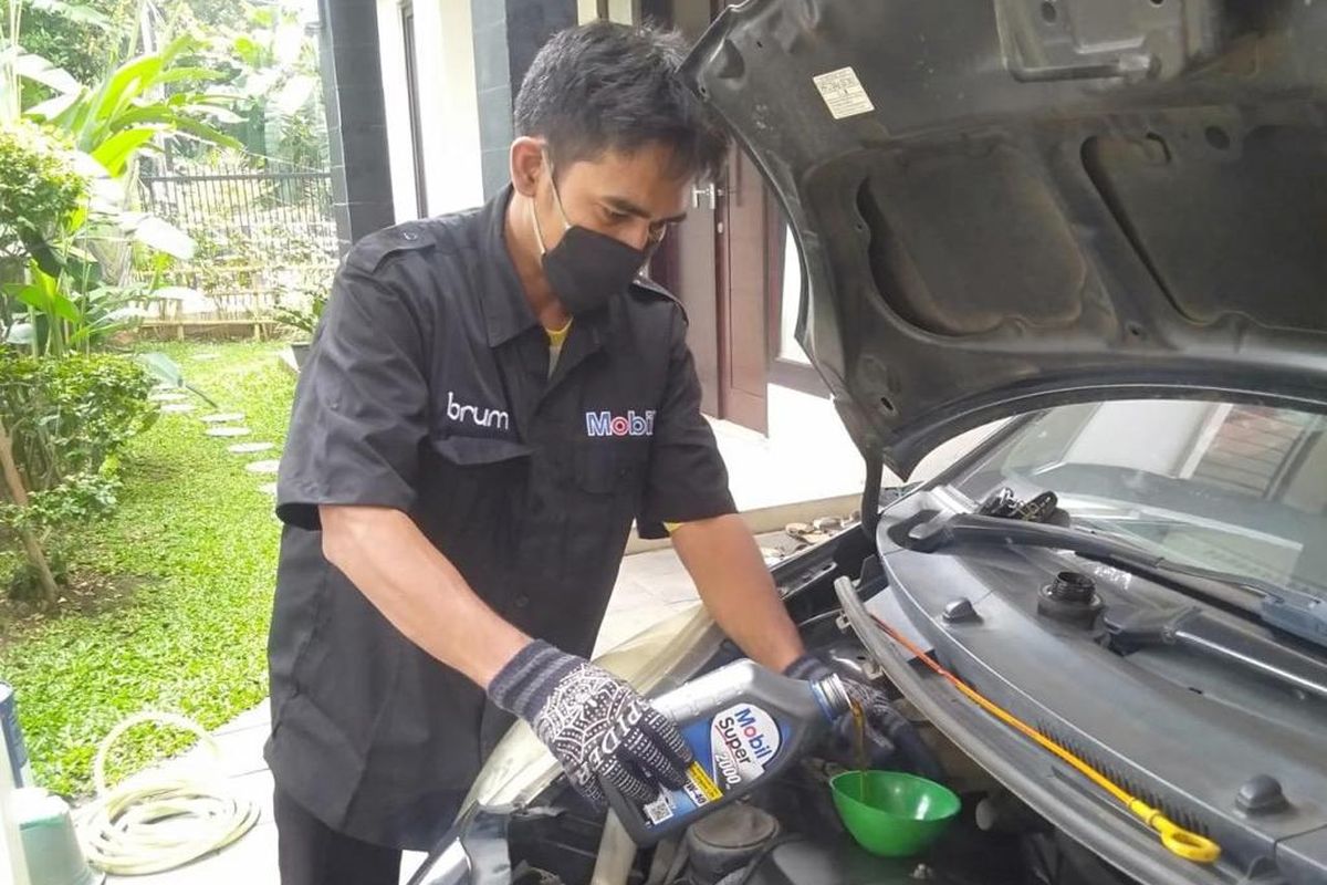 Servis mobil di rumah 