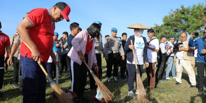 Sulawesi Utara memperingati Hari Peduli Sampah Nasional (HPSN) 2019 dengan kerja bakti massal yang melibatkan ribuan orang, Sabtu (23/2/19)