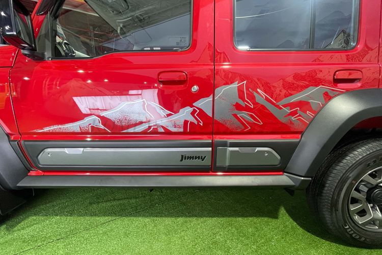 Grafis dan Side Body Moulding Suzuki Jimny 5-Pintu