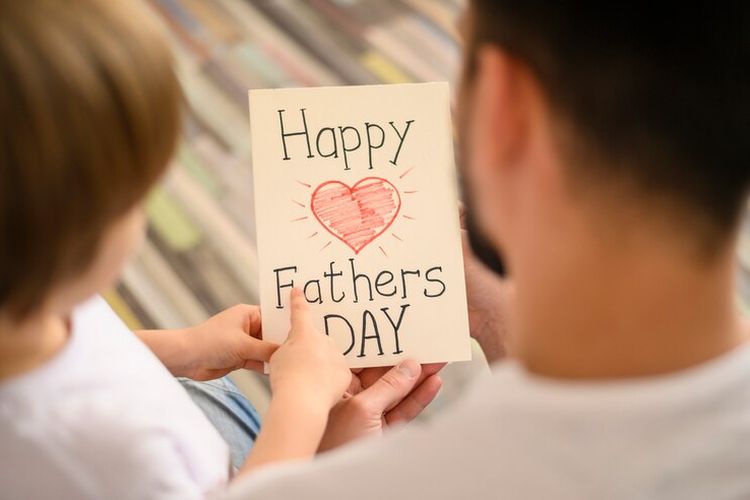Ilustrasi Hari Ayah, perbedaan Hari Ayah Nasional dan Hari Ayah Sedunia.