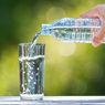 10 Cara Mudah Membiasakan Diri Minum Air Lebih Banyak