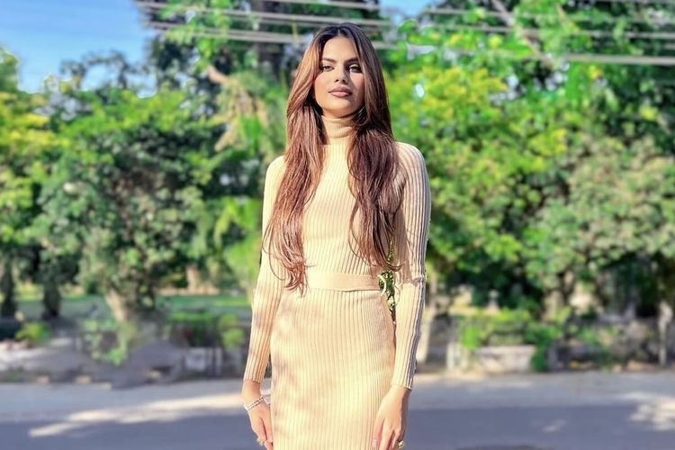 Gaya modis dan kasual Rachel Gupta, Miss Grand International 2024 yang mengundurkan diri. 