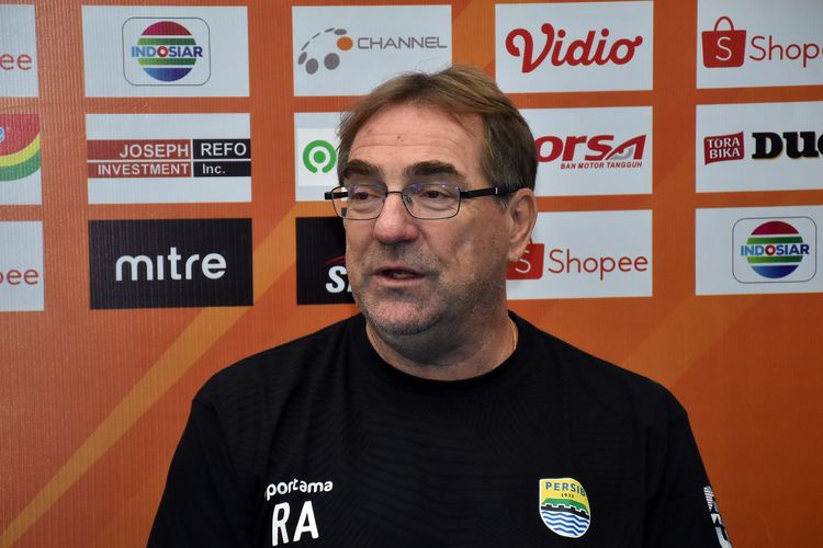 Pelatih Persib Bandung, Robert Rene Alberts.