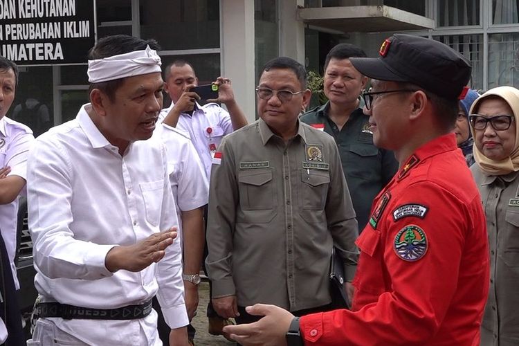 Anggota DPR RI, Dedi Mulyadi, memprotes kebijakan seleksi PPPK yang semuanya harus berbasis IT saat mengunjungi Balai PPIKHL Wilayah Sumatera.