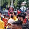 Kawal Sidang Dosen Cabul, Puluhan Mahasiswa Unsri Datangi Pengadilan Palembang
