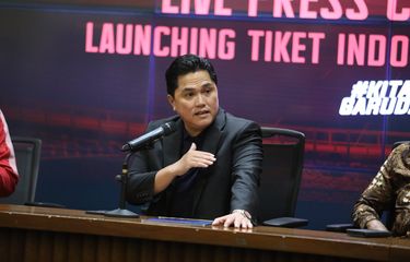 Ketua Umum PSSI Erick Thohir saat konferensi pers soal tiket laga timnas Indonesia vs Argentina di Stadion Utama GBK, Senin (29/5/2023).