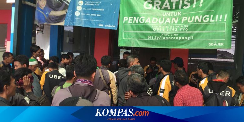 Puluhan Pengemudi Uber Mendaftarkan Diri Di Kantor Go Jek Di Condet
