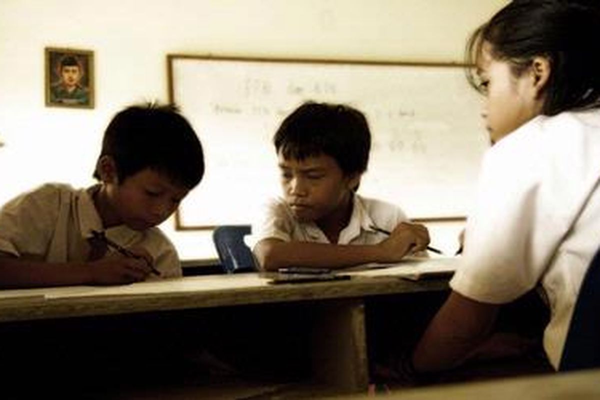 lustrasi: Jumlah mata pelajaran di Indonesia sebaiknya dikurangi dari yang ada sekarang. Dibandingkan negara lainnya, beban mata pelajaran siswa di sekolah di tanah air jauh lebih berat.