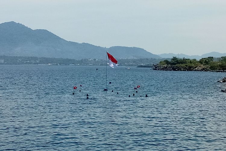 Upacara HUT ke-81 RI di Bawah Laut, Serukan Jaga Laut Sulawesi Utara