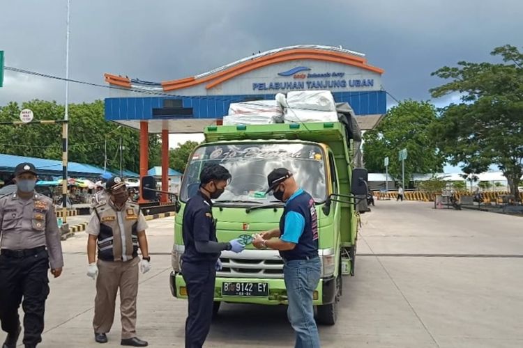 Menjelang bulan ramadhan, pengawasan pemasukan komoditas pertanian semakin diperkuat oleh pejabat Karantina bersama instansi terkait di seluruh pintu masuk yang ada di Pulau Bintan, yakni Kabupaten Bintan dan Kota Tanjungpinang, Kepulauan Riau (Kepri).