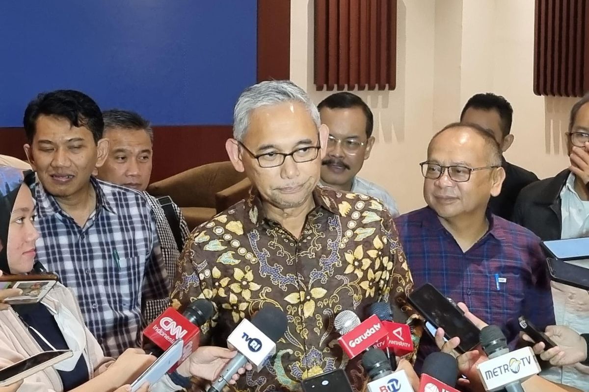 Voyaga yetgan ayol yechinmoqda HD video