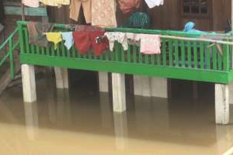 banjir merendam rumah warga di Kecamatan Tanjung Raja, Ogan Ilir, Sumatera Selatan.