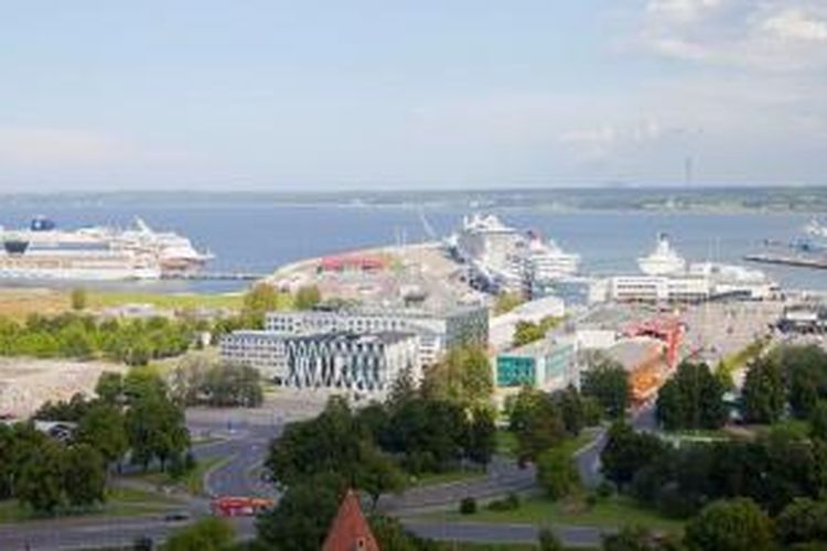 Pelabuhan Tallinn, Estonia adalah pelabuhan tersibuk di kawasan Baltik.