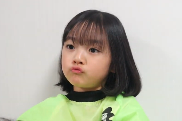 Wajahnya Laris Jadi Stiker Chat WhatsApp, Ini Sosok Kwon Yuli