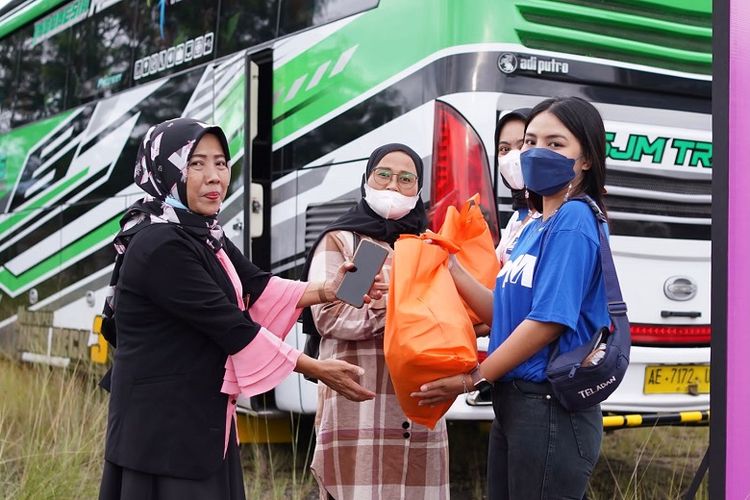 PT Permodalan Nasional Madani atau PNM membagikan paket sembako kepada 1.000 perempuan pejuang ultramikro di Sentul International Convention Center (SICC), Kabupaten Bogor, Jawa Barat, Kamis (21/4/2022).