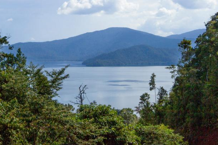 Danau Towuti, Luwu Timur, Sulawesi Selatan