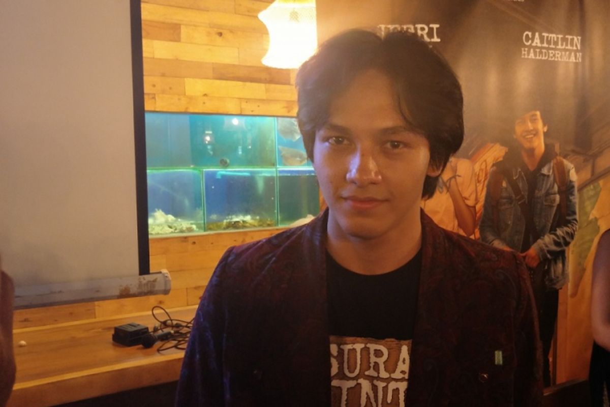 Jefri Nichol dalam peluncuran trailer film Surat Cinta untuk Starla di Summarecon Mall Serpong, Tangerang, Banten, Minggu (12/11/2017). 