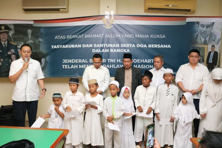 Agus Sudono Centre menggelar tasyakuran, doa bersama, dan santunan anak yatim atas penetapan Soeharto menjadi Pahlawan di Jakarta, Kamis (27/11/2025).
