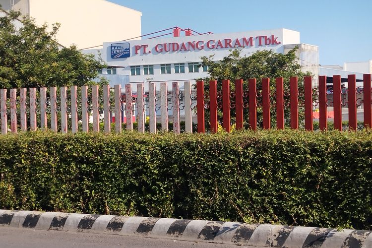 Dilema Gudang Garam (GGRM) Naikkan Harga Rokok di Tengah Serbuan Rokok Ilegal 