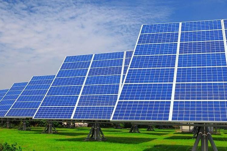 Ilustrasi pembangkit listrik tenaga surya (PLTS) atau panel surya