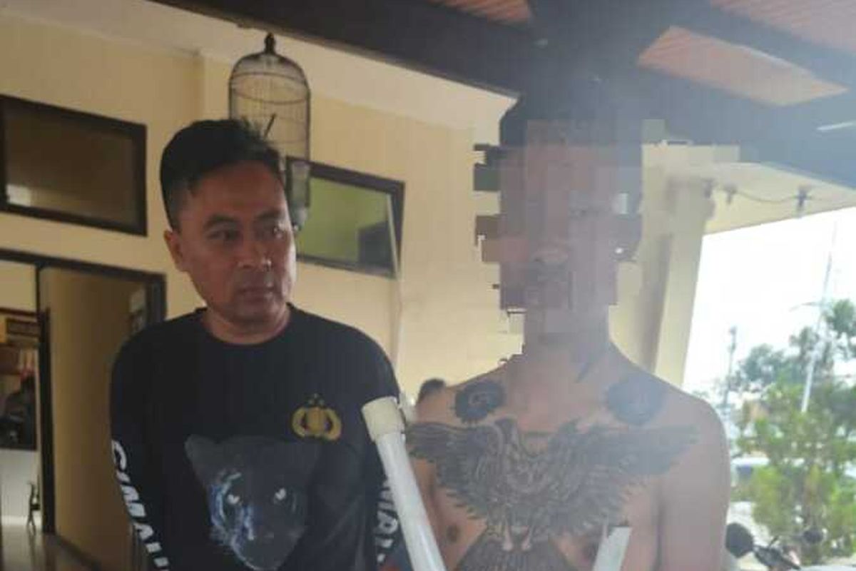 DK salah satu pelaku pengeroyokan RS (24) juru parkir yang tewas di dalam sebuah mini market di Kecamatan Cimaung, Kabupaten Bandung, Jawa Barat ditangkap, Senin (17/3/2025)