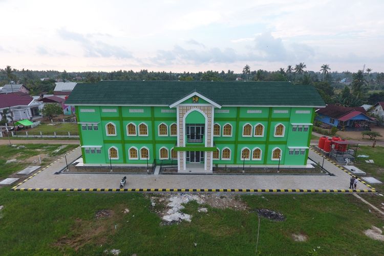 Rumah susun (rusun) Pondok Pesantren Darul Fadhilah di Kabupaten Ketapang, Provinsi Kalimantan Barat dibangun model mini.