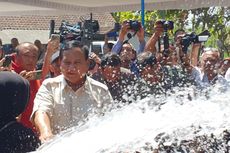 Ke Gunungkidul Resmikan Sumur Bor, Prabowo Sempat Bermain dengan Anak-anak hingga Bajunya Basah