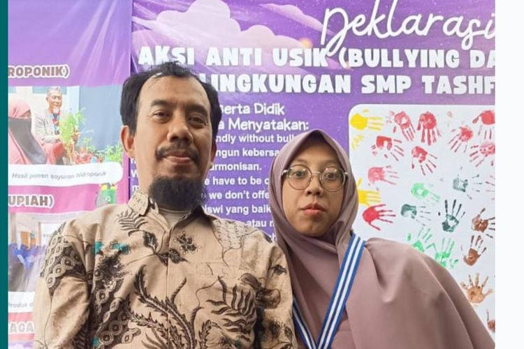 Haya Naufa, berhasil lolos sebagai mahasiswa baru Universitas Negeri Jakarta (UNJ) melalui jalur Penmaba Mandiri Prestasi Tahfiz dengan bekal hafalan 16 juz Al-Qur?an.

