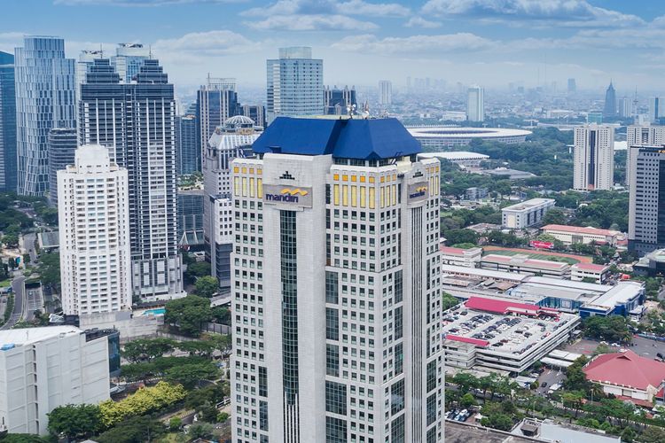 Pemandangan gedung Bank Mandiri di Jakarta.
