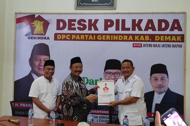 Eko Priggolaksito saat mendaftarkan diri menjadi bakal calon Wakil Bupati Demak di DPC Gerindra Demak, Rabu (15/5/2024). (KOMPAS.COM/NUR ZAIDI).