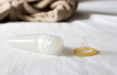Menggunakan Baby Oil untuk Pelumas Saat Bercinta, Amankah? Halaman ...