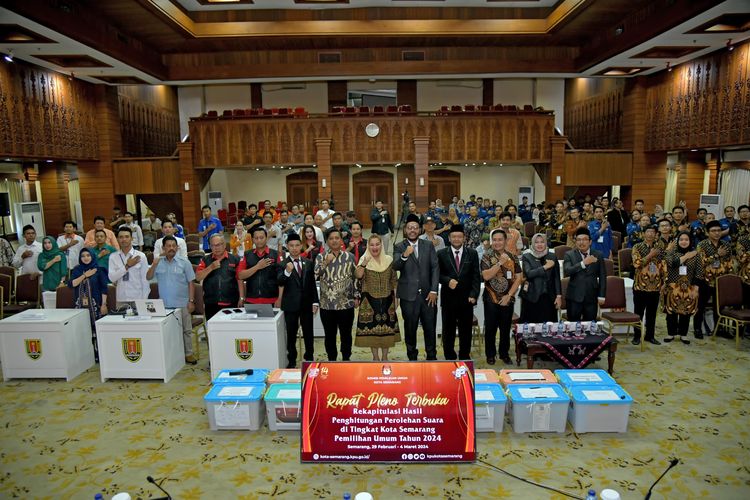 Rapat Pleno Rekapitulasi Hasil Penghitungan Perolehan Suara Pemilu 2024 di Gedung Moch Ikhsan Balai Kota Semarang, Kamis (29/2/2024).
