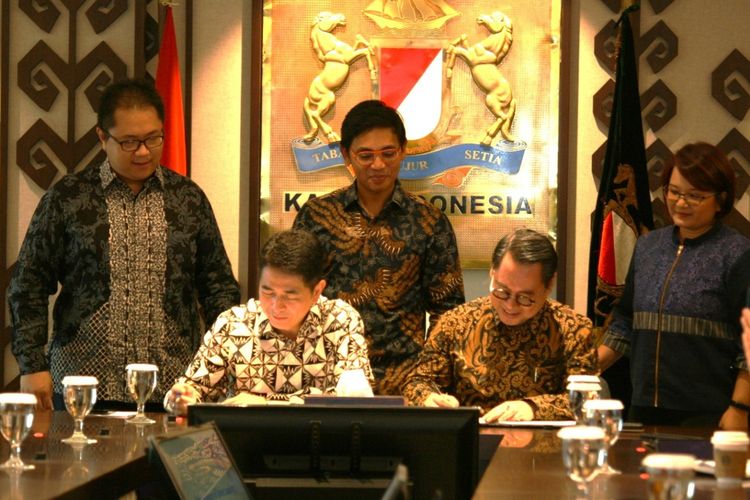 Ketua Umum Kadin Indonesia Arsjad Rasjid dan Presiden Direktur PT Visa Worldwide Indonesia Riko Abdurrahman menandatangani MoU untuk perkuat literasi keuangan bagi UMKM di Indonesia.