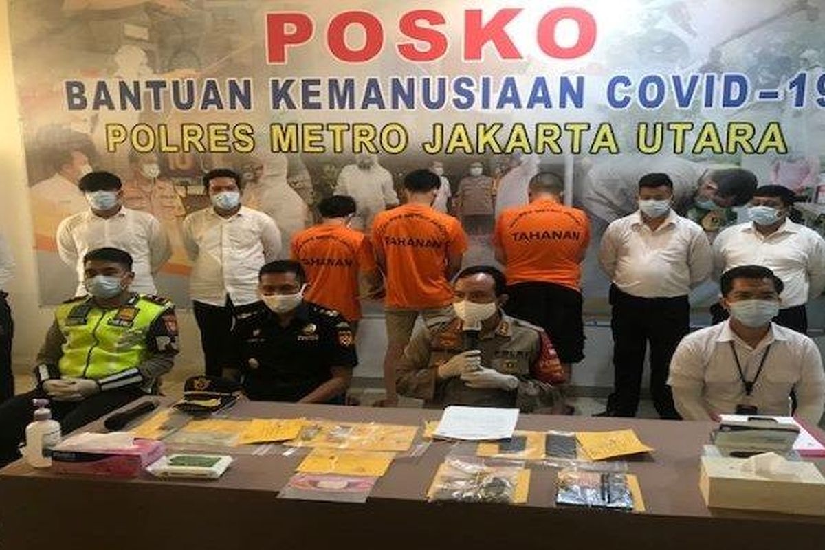 Polres Metro Jakarta Utara ungkap kasus dua pengguna sabu terciduk anggota PJR Polda Metro Jaya di Jalan Tol Wiyoto Wiyono.