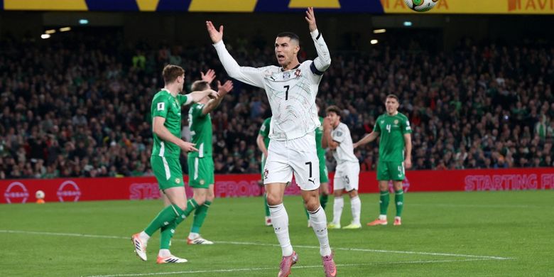 Megabintang timnas Portugal, Cristiano Ronaldo, menerima kartu merah saat negaranya tumbang 0-2 kala menghadapi Republik Irlandia di ajang Kualifikasi Piala Dunia 2026 zona Eropa pada Kamis (13/11/2025) atau Jumat dini hari WIB.