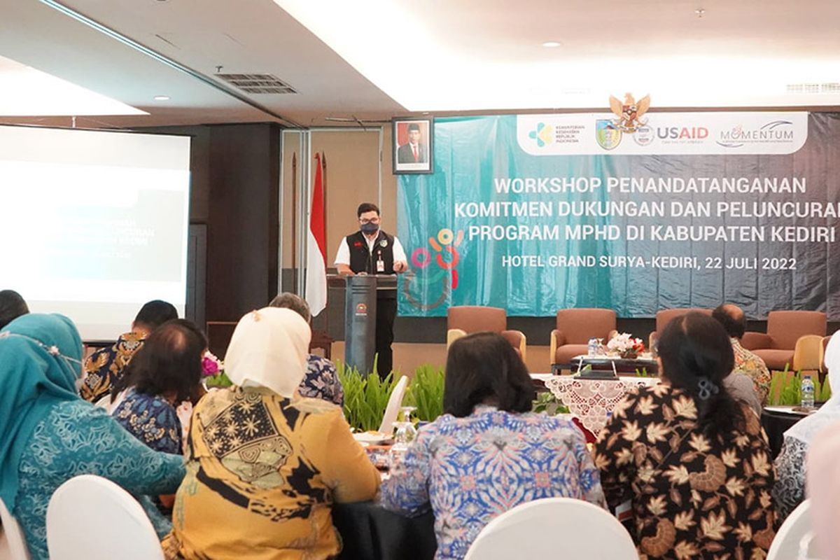 Figure 1Bupati Bupati Kediri Hanindhito Himawan Pramana saat memberikan sambutan dalam acara workshop penandatangan komitmen dukungan dan peluncuran program MPHD, Jumat (22/7/2022). 