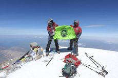 Sempat Diterpa Badai, Mahasiswa Unsri Capai Puncak Elbrus Rusia   