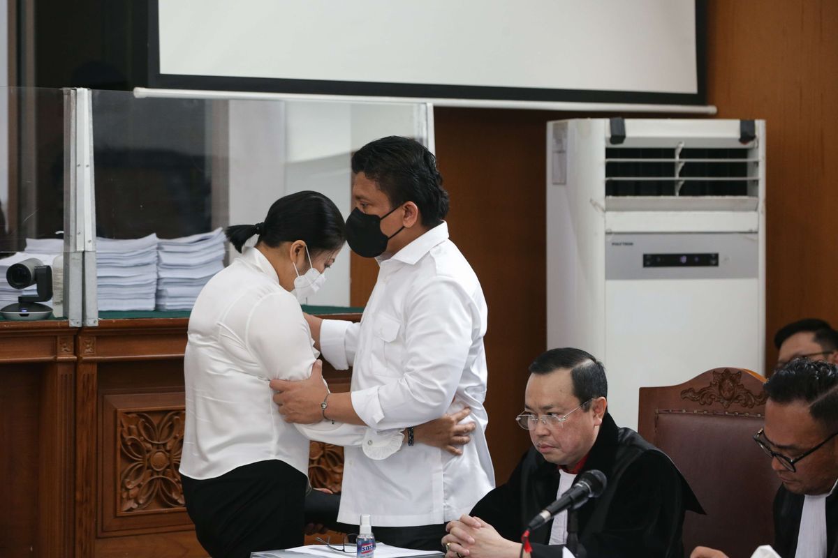 Terdakwa kasus pembunuhan berencana terhadap Nofriansyah Yosua Hutabarat atau Brigadir J, Ferdy Sambo dan Putri Candrawathi menjalani sidang di Pengadilan Negeri Jakarta Selatan, Selasa (6/12/2022). Jaksa Penuntut Umum (JPU) menghadirkan 11 orang saksi.