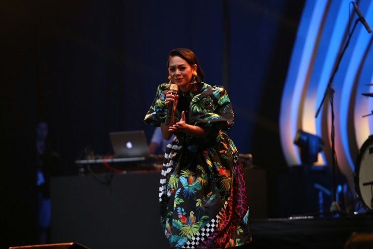 Vokalis Andien tampil di panggung Java Jazz Festival (JJF) 2017, JIExpo Kemayoran, Jakarta Pusat, Jumat (3/3/2017) malam.