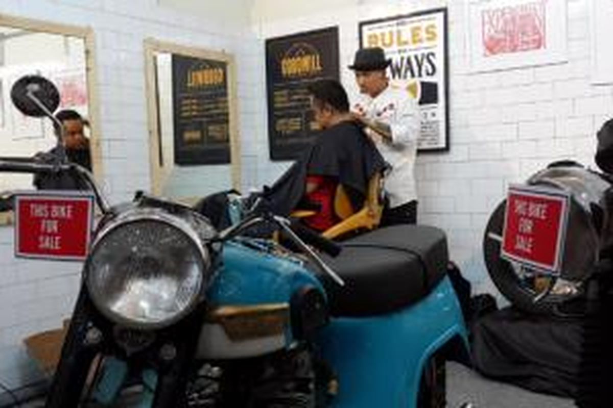 Biker dan gaya rambut rapi adalah satu paket yang tak terpisahkan.