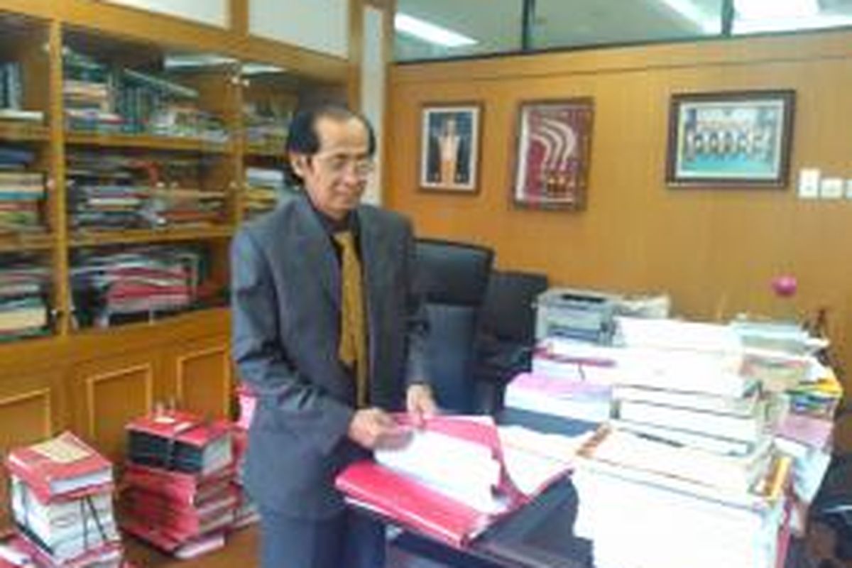 Ketua Kamar Pidana Mahkamah Agung, Artidjo Alkostar, di ruang kerjanya, Kamis (18/9/2014).