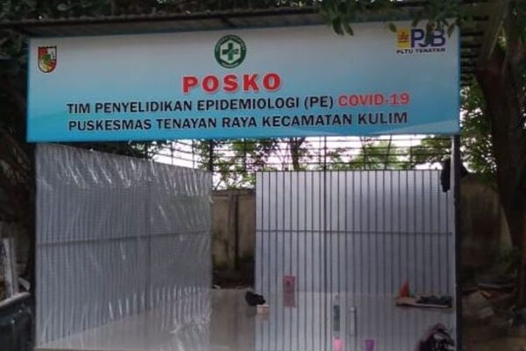 Pondasi Posko Epidemiologi dibangun menggunakan abu batubara oleh PLTU Tenayan yang berada di Puskesmas Tenayan Raya, Kota Pekanbaru, Riau, Kamis (7/4/2022).