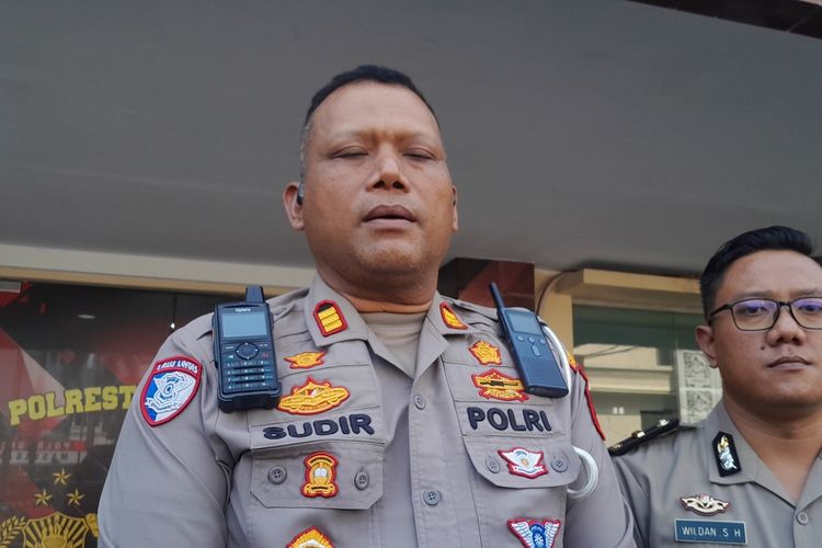Bus Rombongan Warga Pati Dilempari Batu di Tol Jakarta-Cikampek, Polisi Kawal dan Selidiki Pelaku