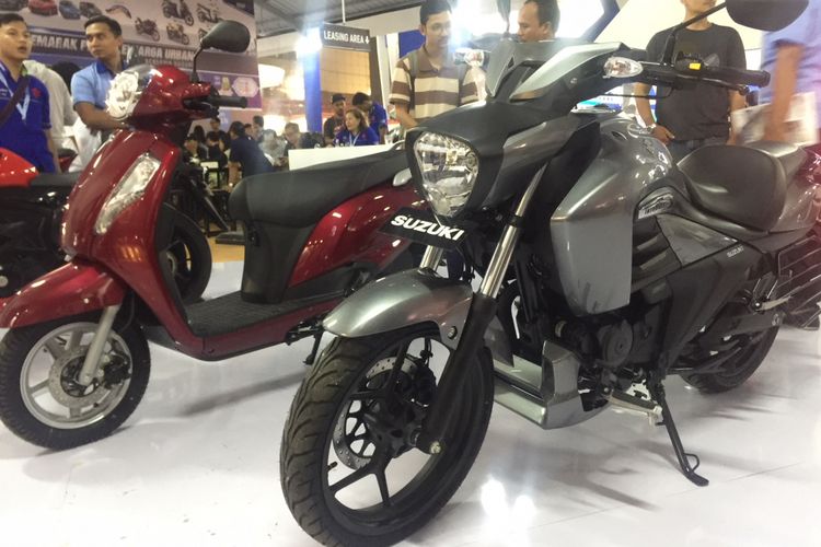 Suzuki Intruder yang dipamerkan di Jakarta Fair Kemayoran 2018