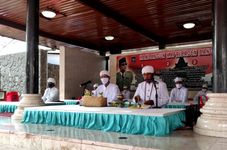 Clerics From 6 Faiths Pray At Soekarno's Tomb to Commemorate His Death