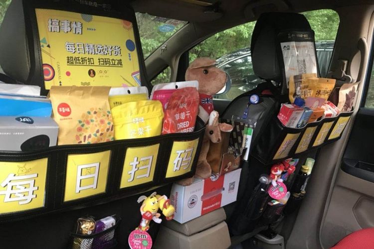 Taksi di China kini banyak yang diubah menjadi toko serba ada.