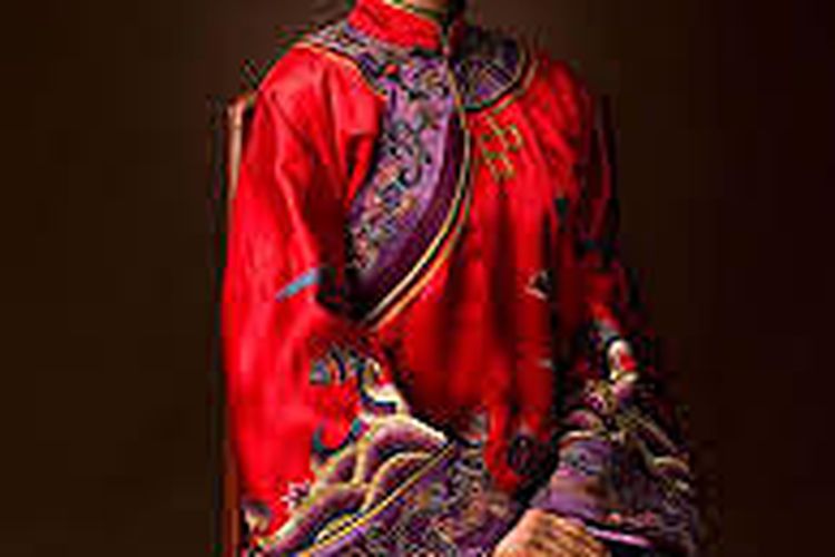 Ilustrasi pakaian zaman China kuno (1644-1911). [Via Timetoast.com]