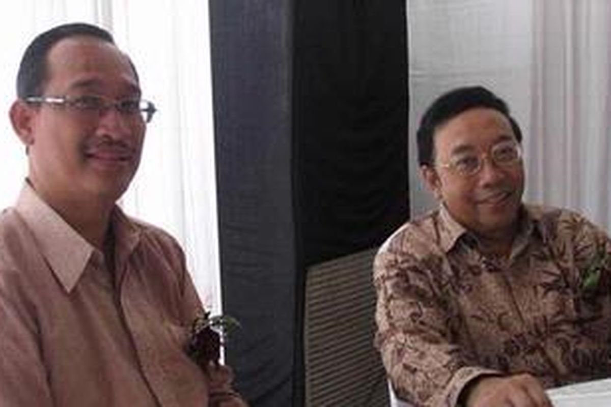 Presdir PT Adhi Karya Tbk, Bambang Triwibowo (kanan)